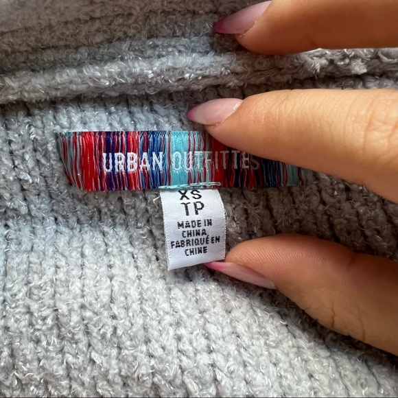urban outfitters crop sweater NWOT - Picture 2 of 2